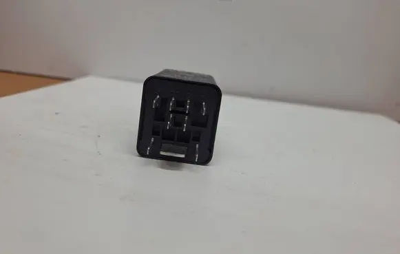 Audi A4 S4 B8 8K Glow plug pre-heat relay 038907281B 0522120503
