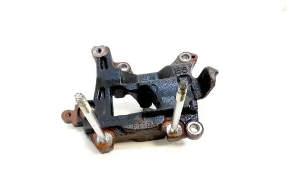 Toyota RAV 4 (XA40) Engine mounting bracket