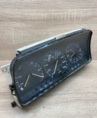 Volkswagen PASSAT B3 Speedometer (instrument cluster) 357919033A