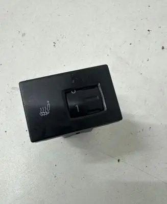 Volkswagen Touareg I Seat heating switch 7L6963570C 7L6963564B