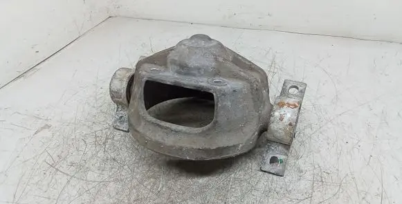 Volkswagen Touareg I Front shock absorber mounting bracket 7L0512345B
