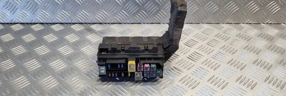 Nissan Almera N16 Fuse module
