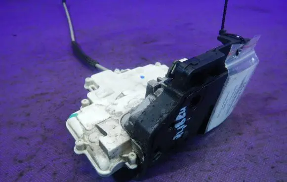 Seat Ibiza IV (6J,6P) Rear door lock