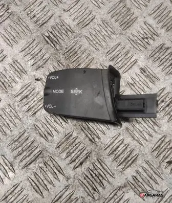 Ford Focus Sound control switch 758709