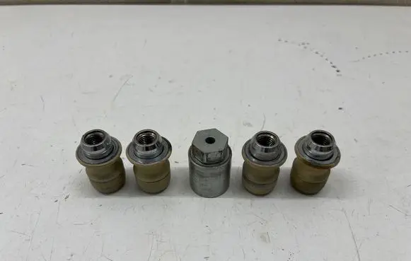 Toyota Hilux VIII Anti-theft wheel nuts and lock