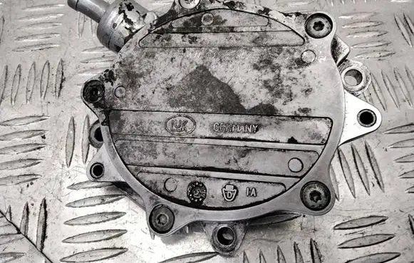 BMW 3 E90 E91 Vacuum pump 11667542498