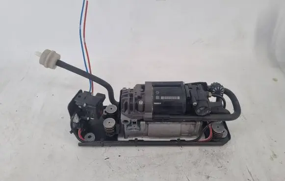 BMW 7 F01 F02 F03 F04 Air suspension compressor/pump 6794465 24449710 4154034160