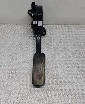 Toyota RAV 4 (XA30) Accelerator throttle pedal 7811042010 1988007270 12J05C00157