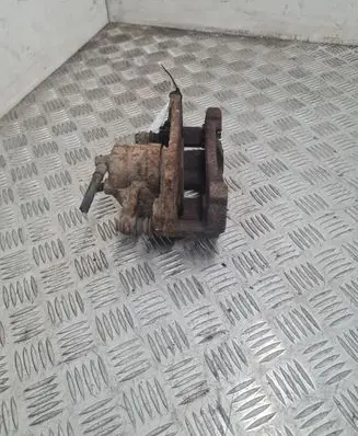 Toyota Corolla Verso E121 Front brake caliper