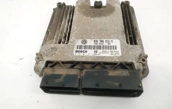 Volkswagen Golf V Engine control unit/module 03G906016M 0281011617