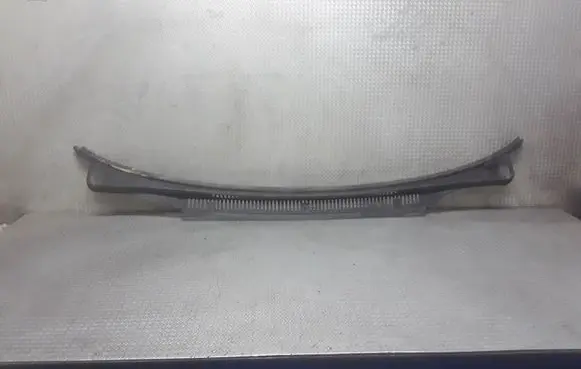 Volkswagen Touran I Wiper trim