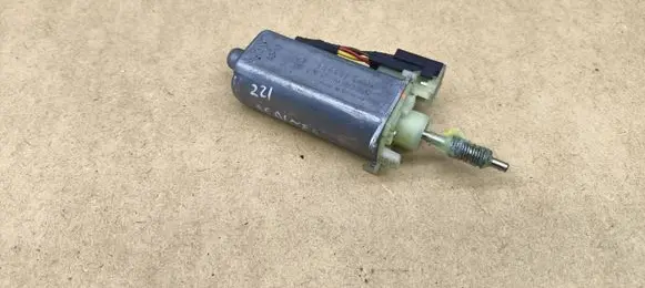 Mercedes-Benz S W221 Seat adjustment motor 0390203255
