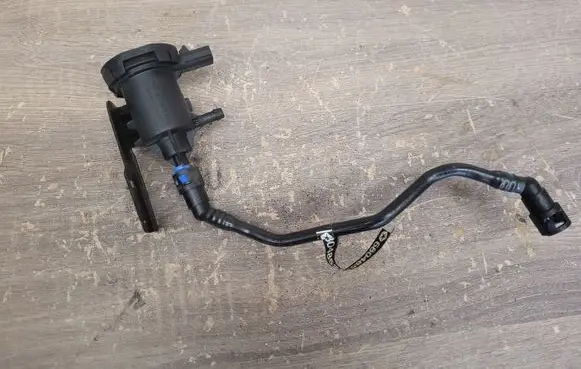 Chrysler Town & Country V Turbo solenoid valve 4891741AA 1004A