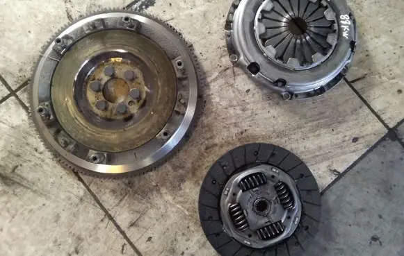 Mini One - Cooper Coupe R56 Clutch set kit 701606 701607