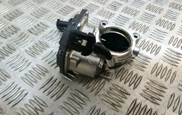 Toyota Avensis T270 Electric throttle body valve 3465672