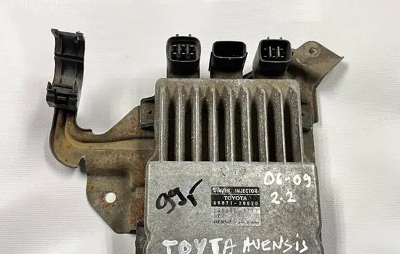 Toyota Avensis T250 Fuel injection control unit/module 8987120070 1310001371