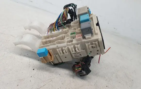 Toyota Prius (XW20) Fuse module 8273047290