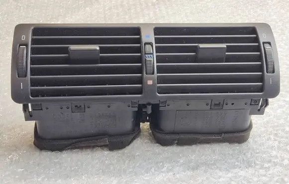 BMW 5 E39 Dash center air vent grill 8391179 83640079 8361895