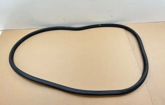Opel Mokka B Rear door rubber seal (on body) 