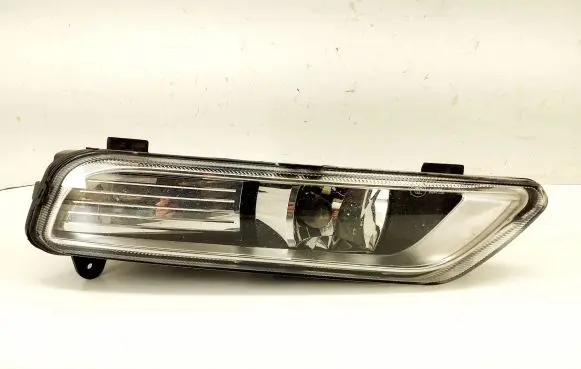 Volkswagen PASSAT B7 Front fog light 17662402