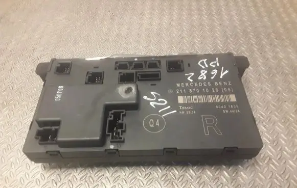 Mercedes-Benz E W211 Door control unit/module 2118701026 A2118701026