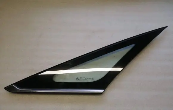 KIA Carens III Front triangle window/glass 43R000083 DOT736AS2M32