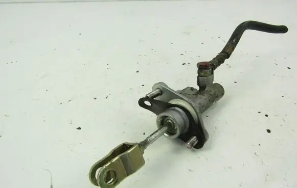 Mitsubishi Lancer Clutch master cylinder 