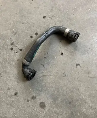 Engine coolant pipe/hose