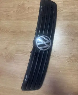 Volkswagen PASSAT B5 Front bumper upper radiator grill 3B0853653 3B0853653C