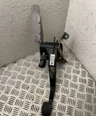 Volvo V50 Clutch pedal 4N517B633EN 31202376 RVES0L
