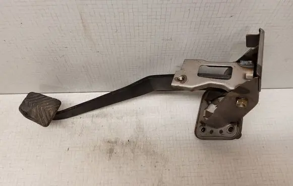 KIA Sorento Brake pedal