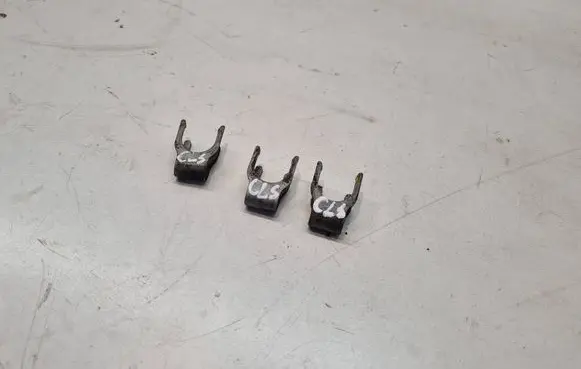 Mercedes-Benz CLS C219 Fuel Injector clamp holder