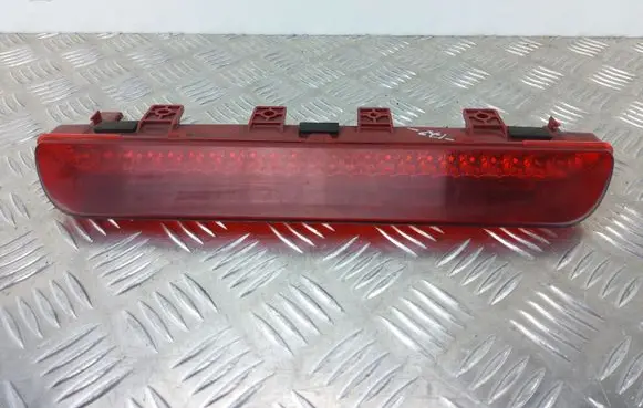 KIA Sportage Third/center stoplight E96252