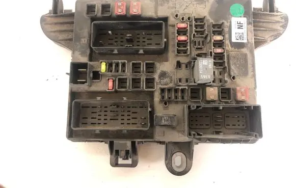Opel Insignia A Fuse module 13277322