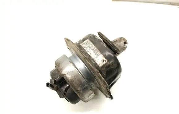 Engine mount bracket
