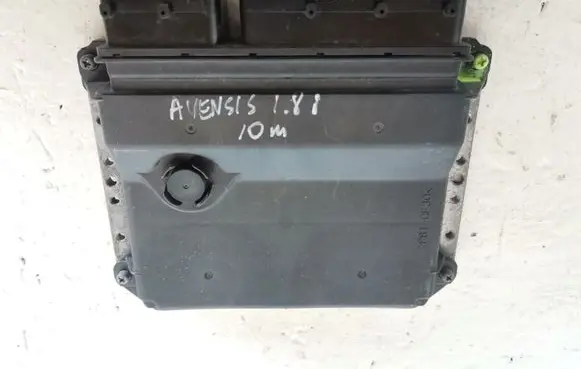 Toyota Avensis T220 Engine control unit/module 8966105C00