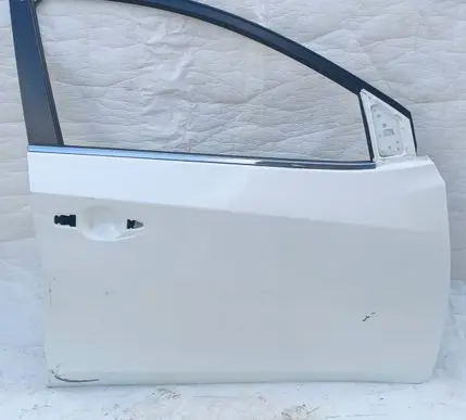 Nissan Pulsar Front door