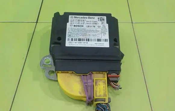 Mercedes-Benz A W176 Airbag control unit/module A1179005200