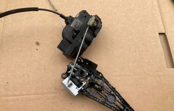Opel Insignia A Loading door lock 13503150
