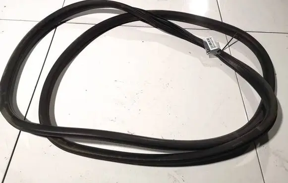 Peugeot 207 Rubber seal front coupe door 