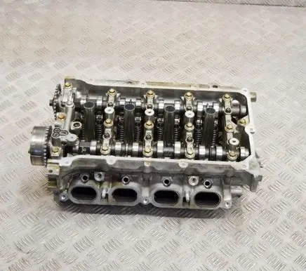 Toyota C-HR I Engine head 1110109640
