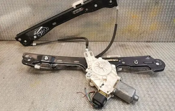 BMW 1 E81 E87 Front door window regulator with motor 7067796