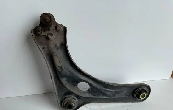Peugeot 208 Front lower control arm/wishbone