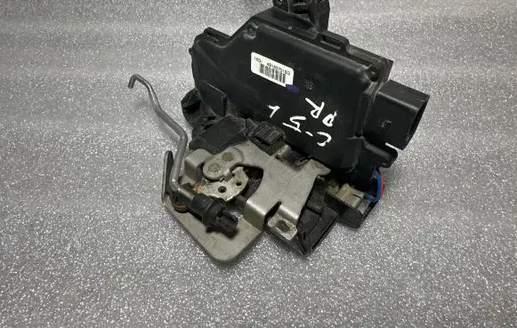 Audi A6 S6 C5 4B Front door lock 4B1837016G