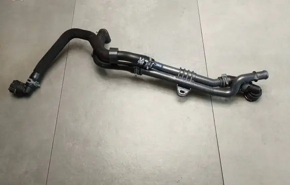 Volkswagen Touran III Engine coolant pipe/hose 3Q0121070S