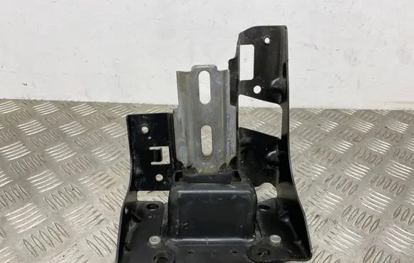 Peugeot 208 Engine mount bracket 9680293280
