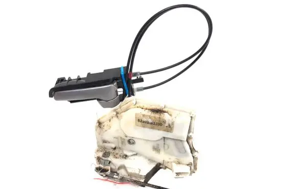 Suzuki Swift I Front door lock 82202-62J30