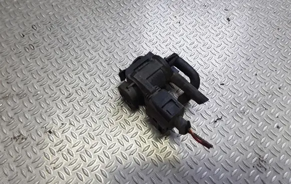 Volkswagen Phaeton Vacuum valve 1J0906283C