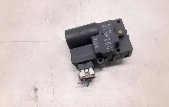 Mitsubishi Galant Air flap motor/actuator MR268260 8118