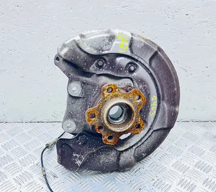 BMW 5 G30 G31 Rear wheel hub 6861140